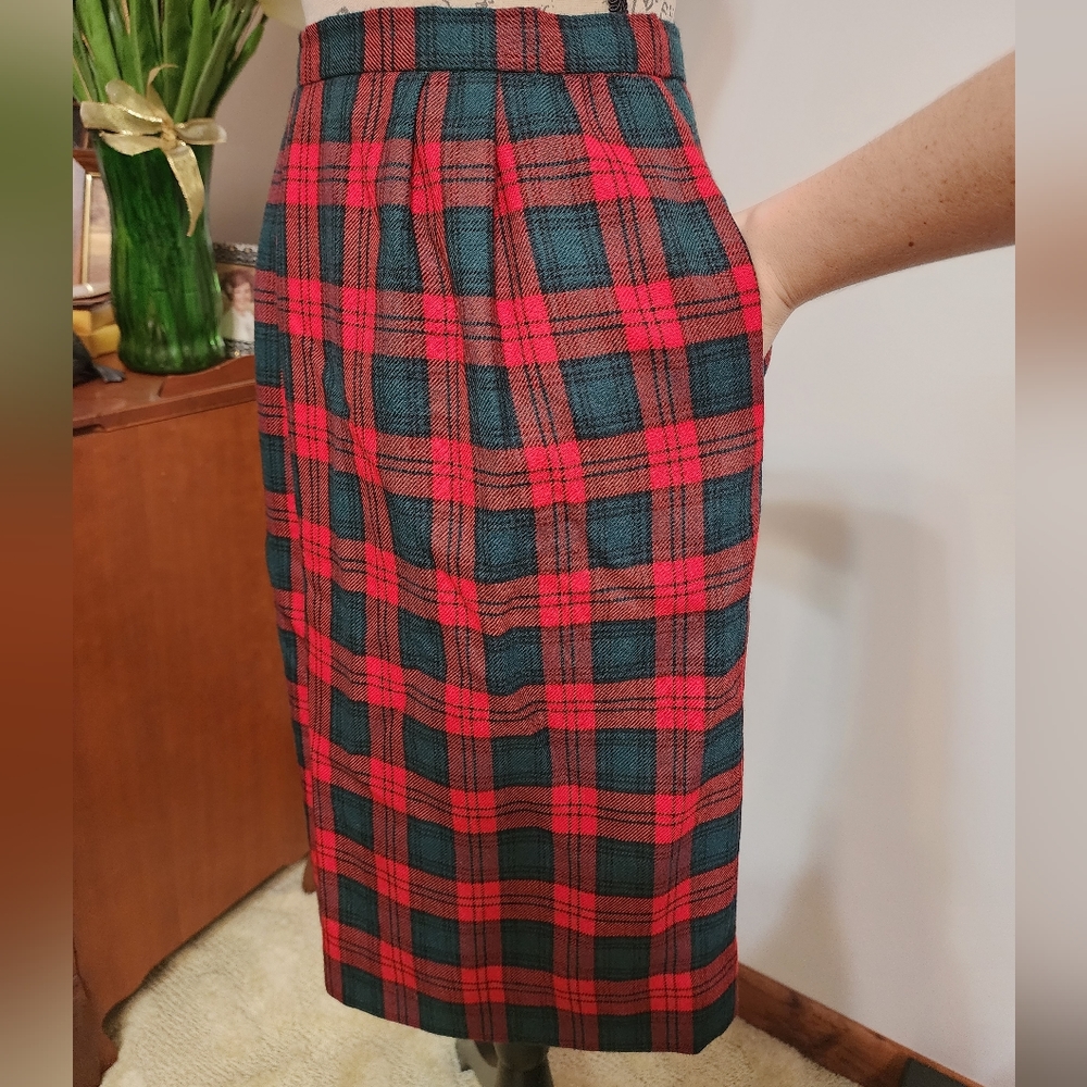 VTG Carlisle Wool red & green plaid skirt Christmas colors 6